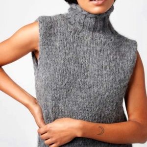 Smythe x Augden Handknit Sleeveless Turtleneck M/L